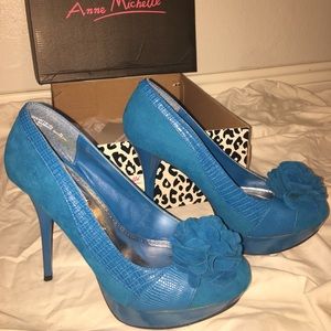 Shoes heels $10